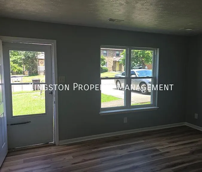 122 Bradford Dr — Photo 4
