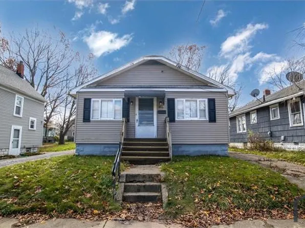 902 Cole Ave, Akron, OH 44306