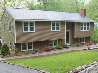 61 Fairview Park Rd, Sturbridge, MA 01566