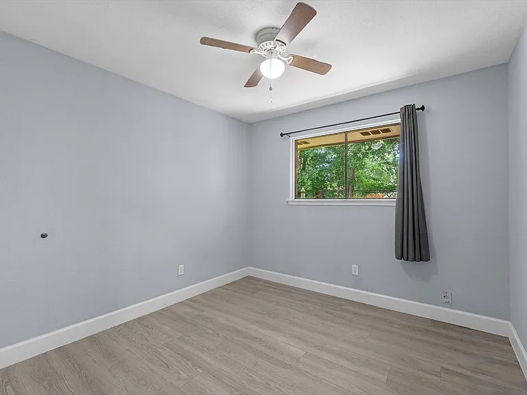 4431 Oak Shadows Dr — Photo 9