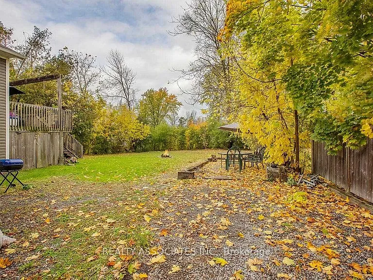 374 Irene Dr — Photo 5