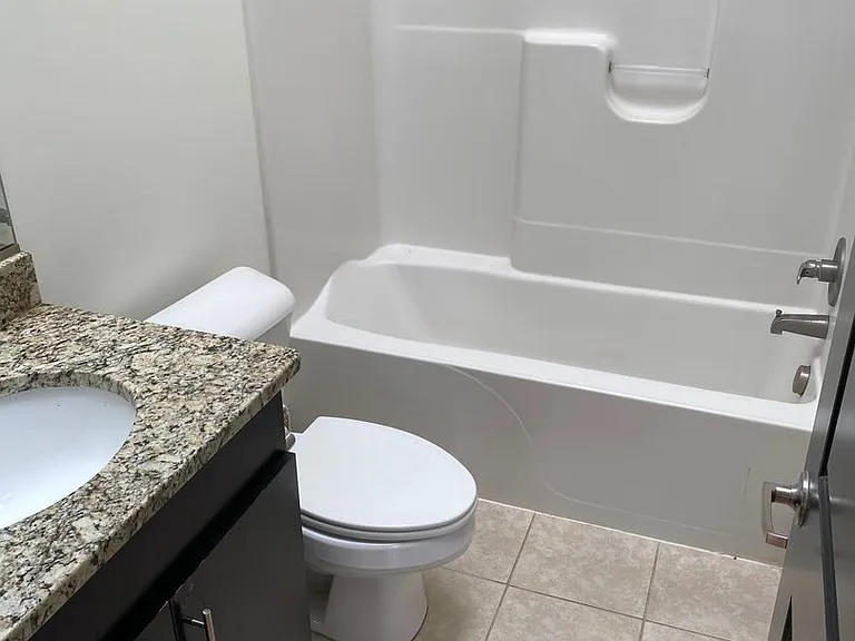 217 E Grace St — Photo 12