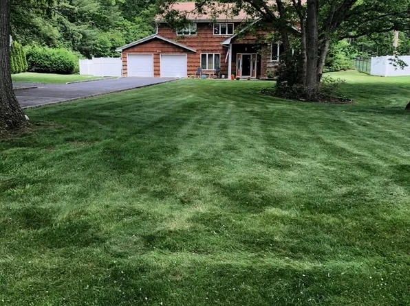 29 Wintergreen Drive, Melville, NY 11747