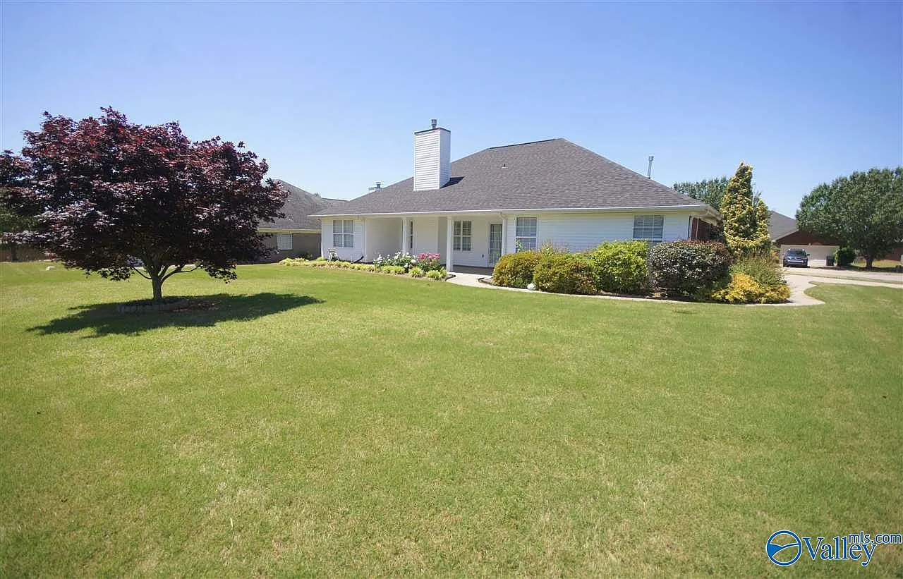 4 bed, 2.0 bath, 2000 sqft, $1,850 — Photo 2