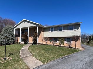 1147 Lincoln Heights Ave, Ephrata, PA 17522