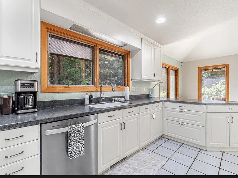 132 Pepperwood Ln — Photo 5