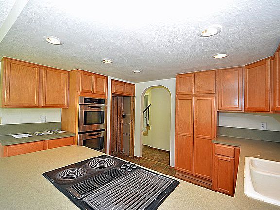 5th image of 705 73rd Ave NE