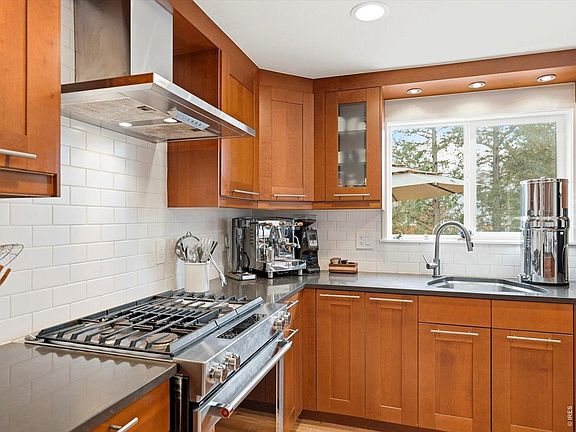 2nd image of 205 Manhattan Dr
