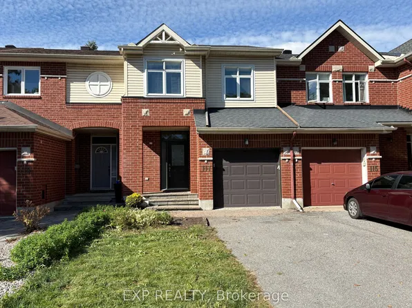 117 Thornbury Cres, Ottawa, ON K2G 6J1
