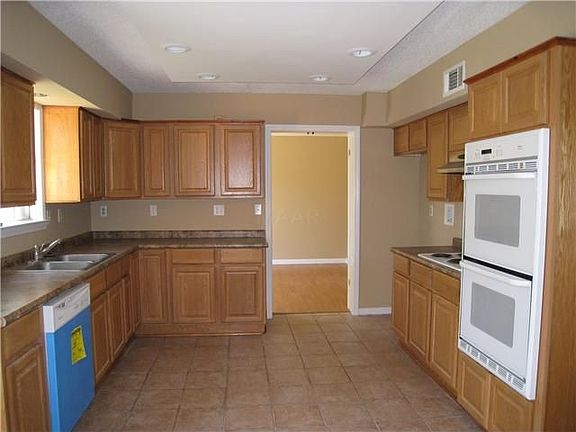 4th image of 5639 North St