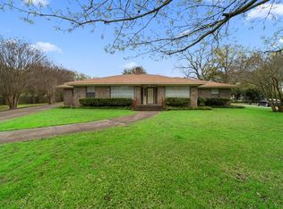 12 Scotsmeadow St, Gainesville, TX 76240