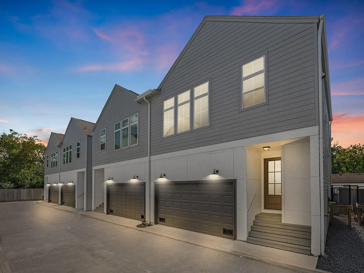 3 bed, 2.5 bath, 1550 sqft, $2,400 — Photo 1