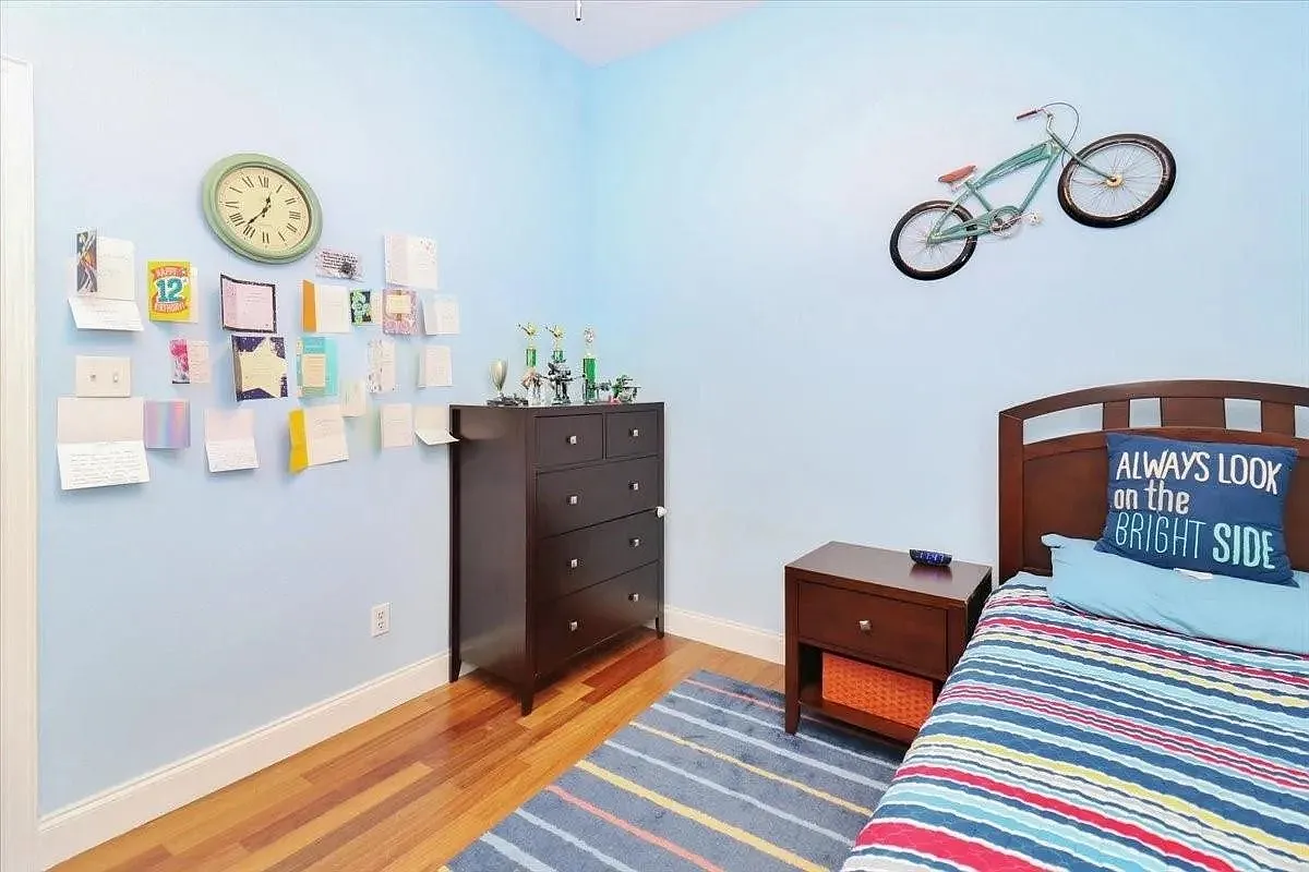 4 bed, 1984 sqft, $2,600 — Photo 3