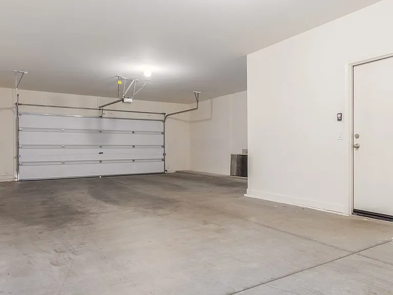 17186 W Lisbon Ln — Photo 35