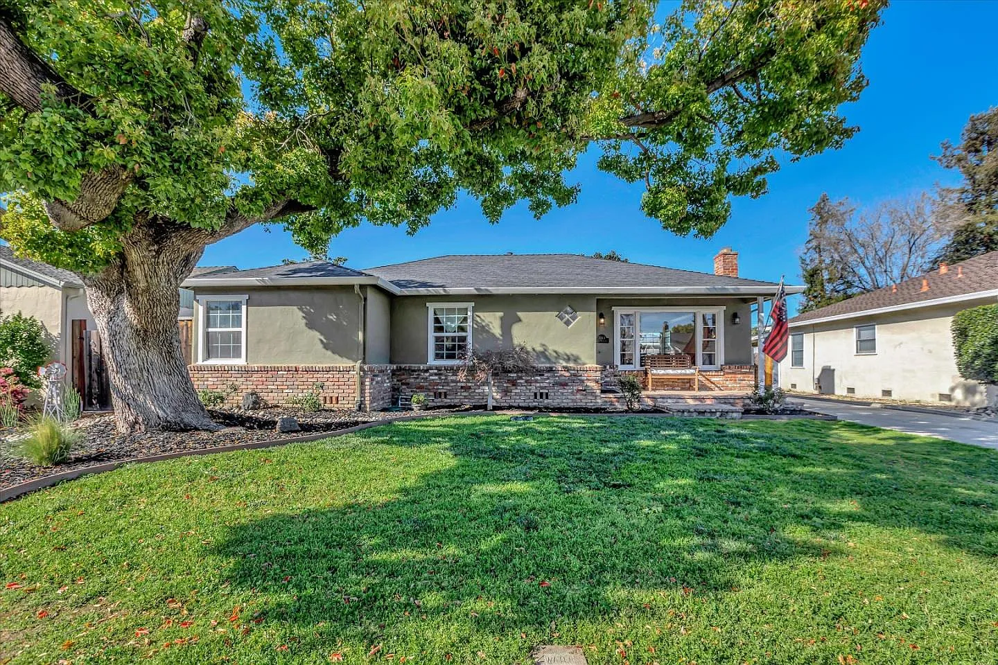 1563 Santa Maria Ave photo 1