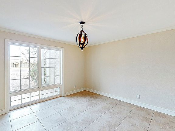 4th image of 827 New Castle Ct