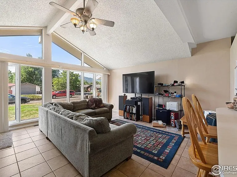 2623 Sherwood Cir — Photo 12