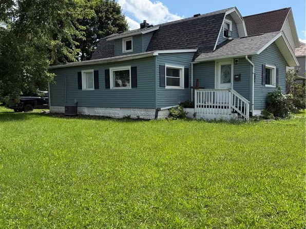 427 4th St NW, New Philadelphia, OH 44663