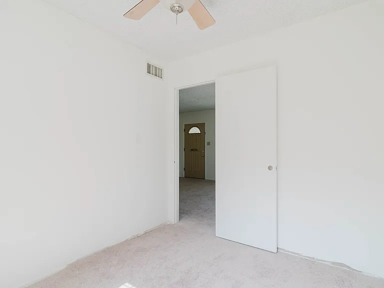 10826 Blucher Ave — Photo 10