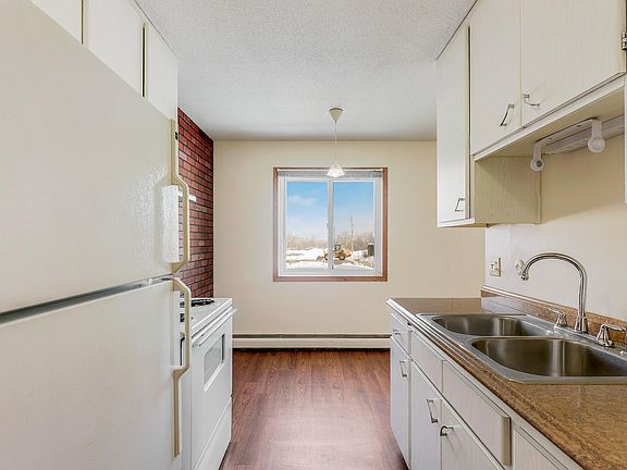 4th image of 340 Marshall Ave APT 1