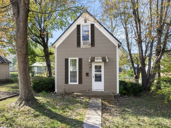 212 Blancet St, Blanchester, OH 45107