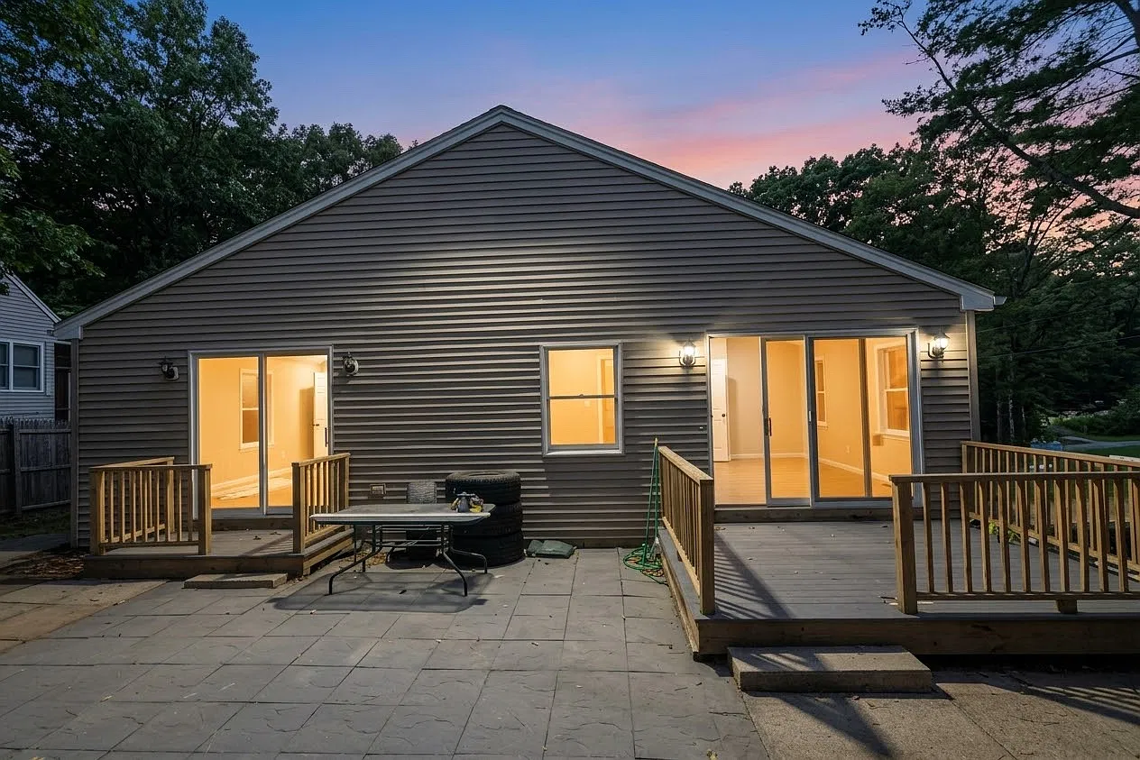 31 Walden Pond Ave — Photo 2