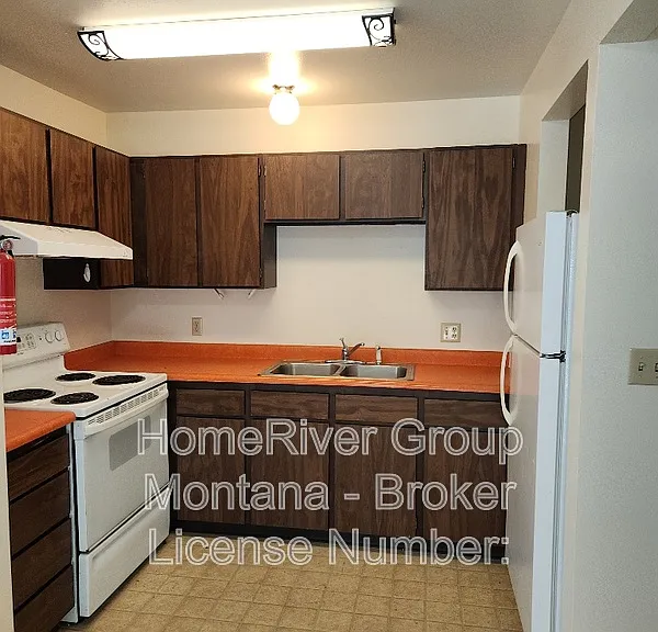 2121 S 4th St W #D — Photo 4