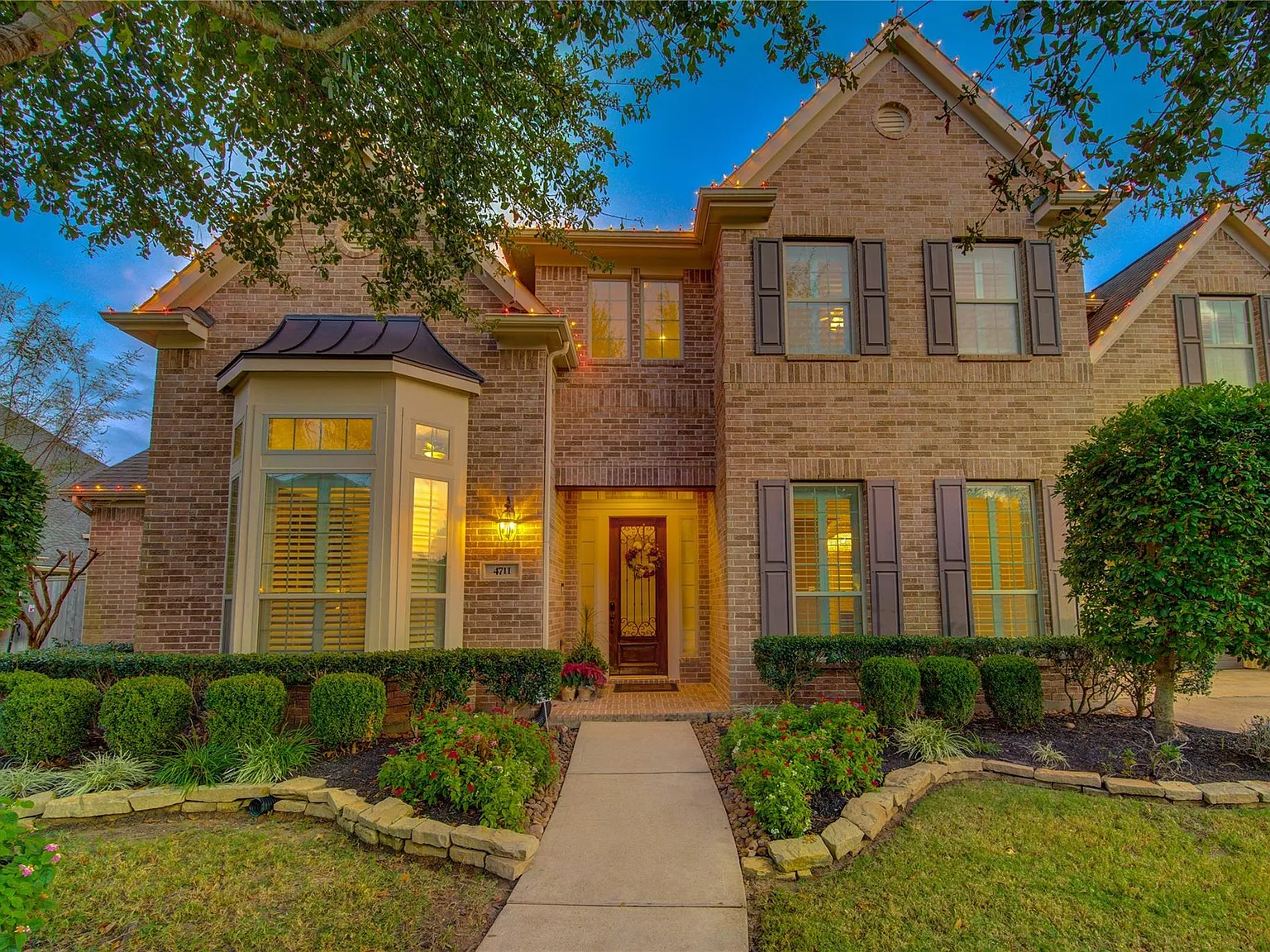 5 bed, 6.0 bath, 4990 sqft, $6,500 — Photo 2