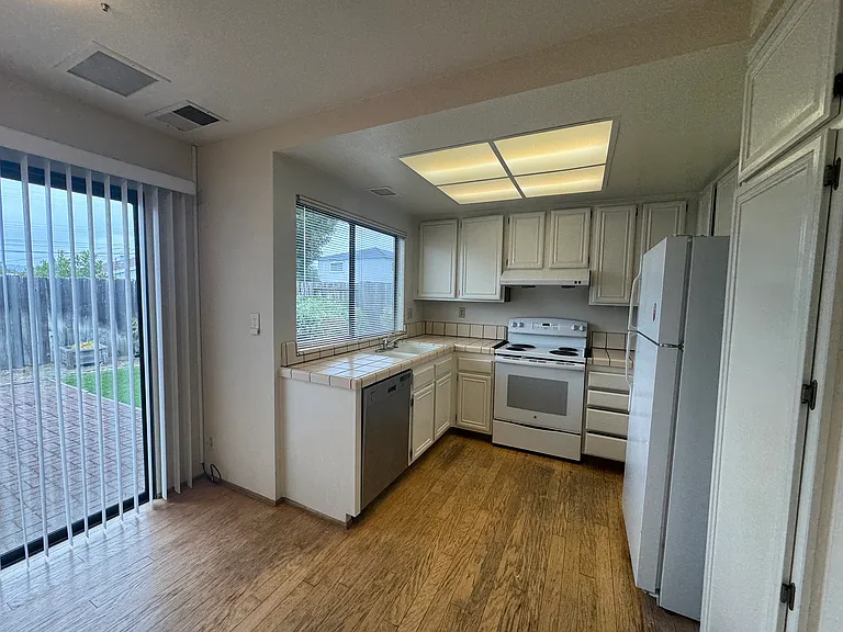 129 Payot Ct — Photo 7