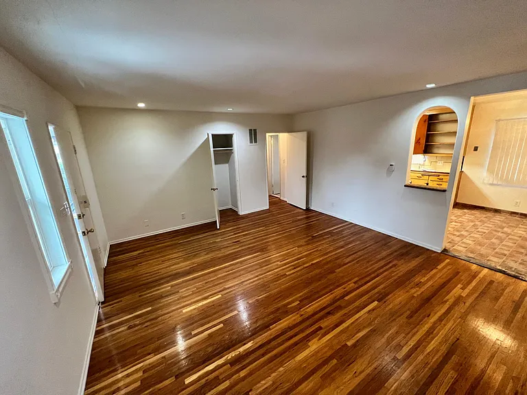 14722 Magnolia Blvd #4 — Photo 5