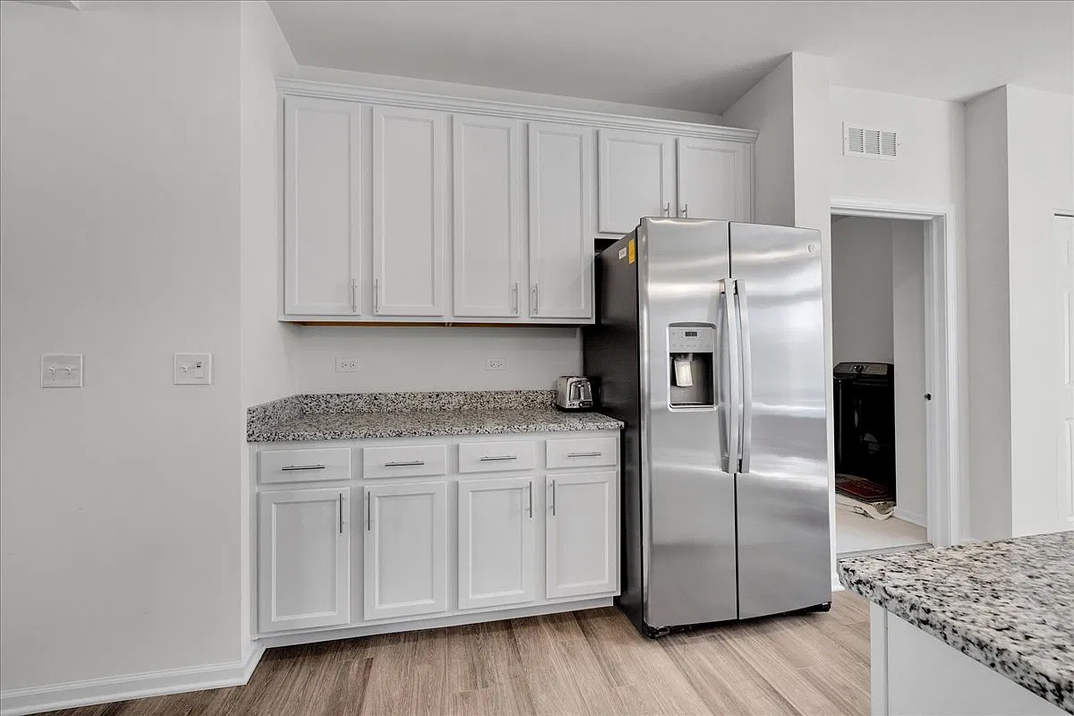 2 bed, 1814 sqft, $3,000 — Photo 4