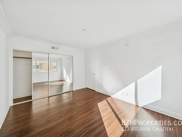 1508 Greenfield Ave — Photo 17