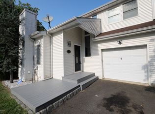 1 Oyster Creek Dr, Keyport, NJ 07735