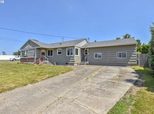 3020 Columbia Heights Rd, Longview, WA 98632