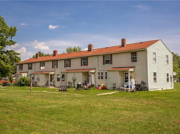 9584 Greenmeadow Rd, Windham, OH 44288