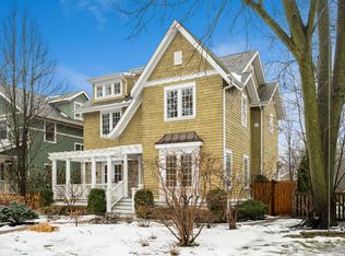 211 9th St, Wilmette, IL 60091
