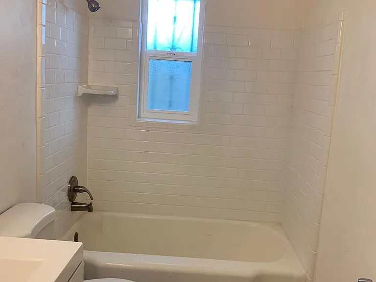 650 N Erin Ave — Photo 2