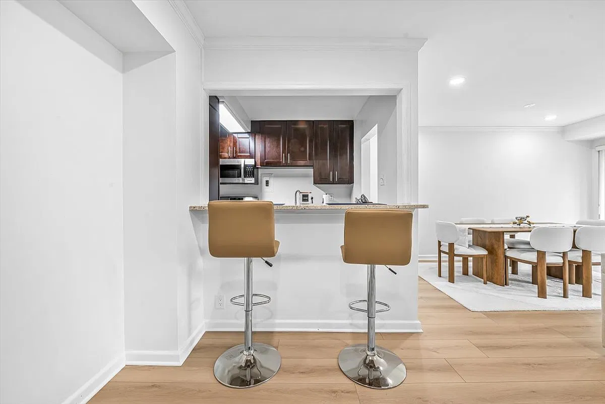 1 bed, 888 sqft, $3,050 — Photo 3