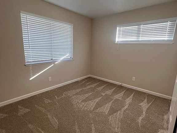 4th image of 209 Usher Dr