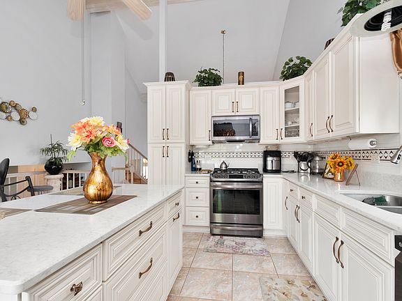 5th image of 5083 Meadow Lake Dr