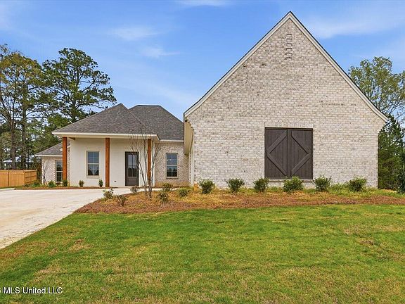 2nd image of 315 Jasmine Cove Ln