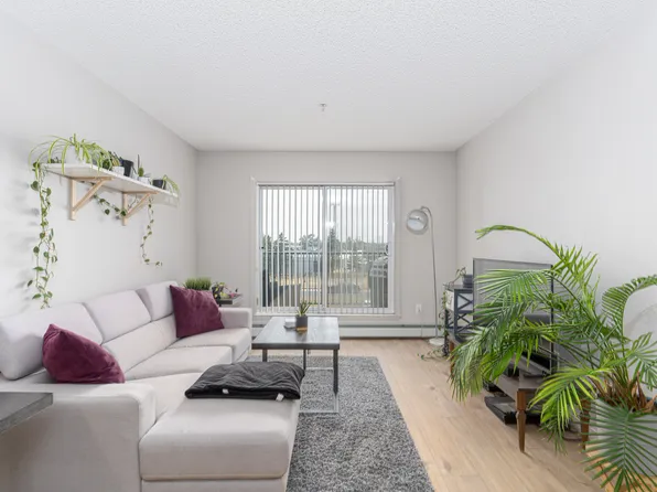 7711 71st St NW #316, Edmonton, AB T6B 3W3
