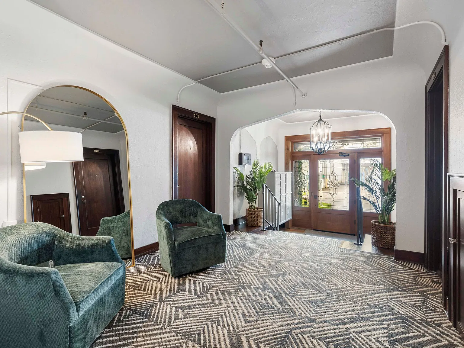 Westland Manor — Photo 4