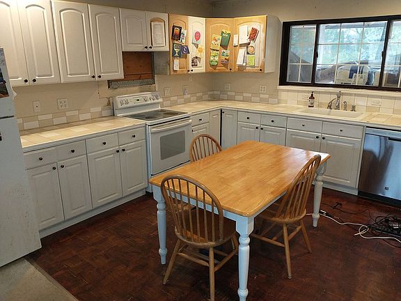 Kitchen to be remodeled.