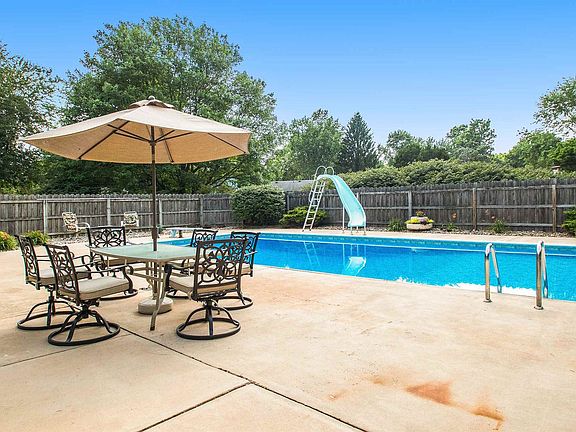 2nd image of 23002 Cambridge Ct