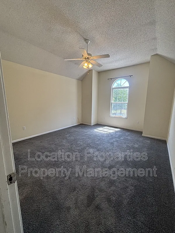 3 bed, 2.0 bath, 1056 sqft, $1,575 — Photo 4