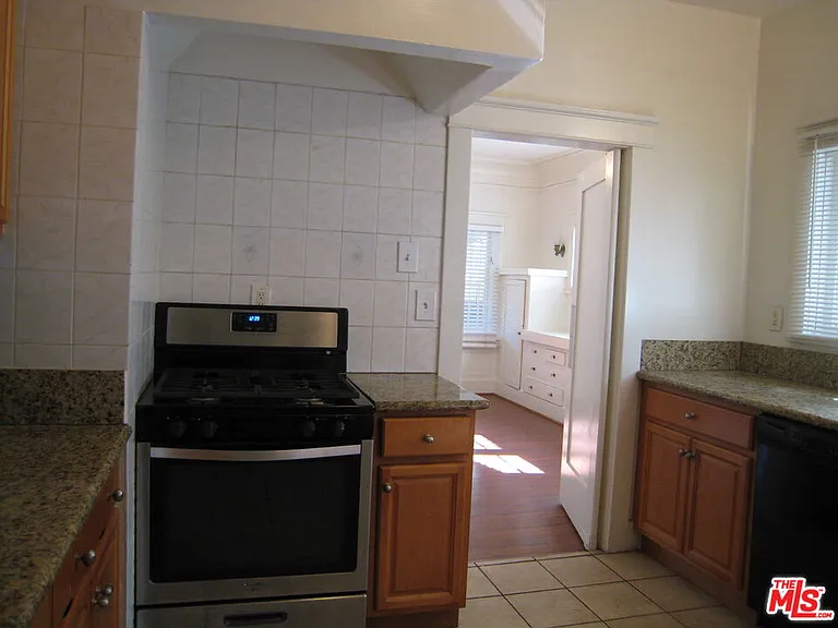 153 S Gramercy Pl — Photo 10