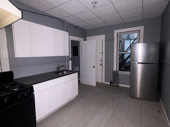 2nd image of 760 E 18th St Floor 2