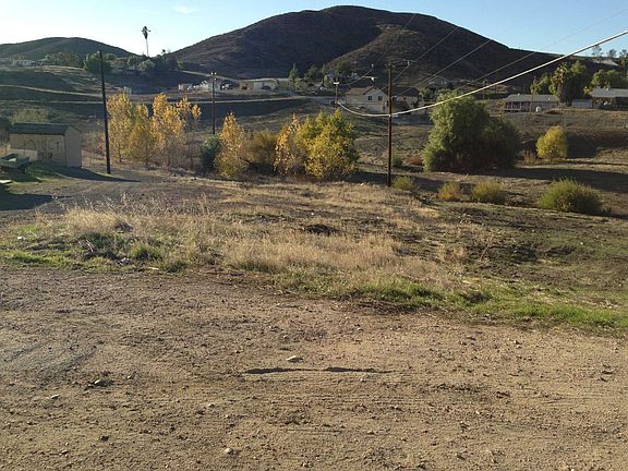 2nd image of 28415 Mountain View Pl