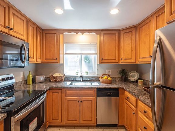 4th image of 388 Crescent St Unit 4